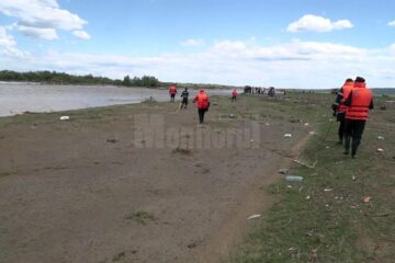 Pompierii au o misiune foarte grea, în căutarea bărbatului dispărut