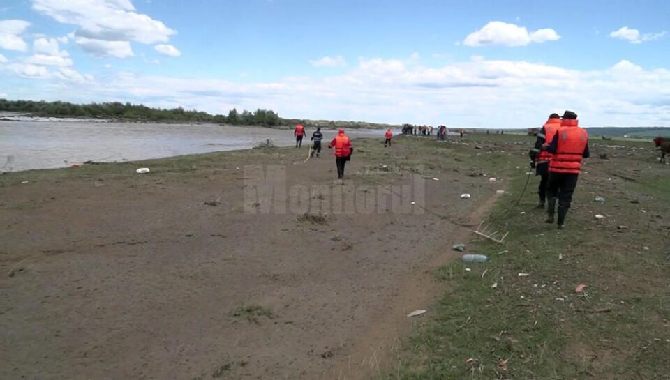 Pompierii au o misiune foarte grea, în căutarea bărbatului dispărut
