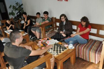 Aproape 50 de școli de vară instructive și relaxante, pe teme variate, pentru elevii suceveni