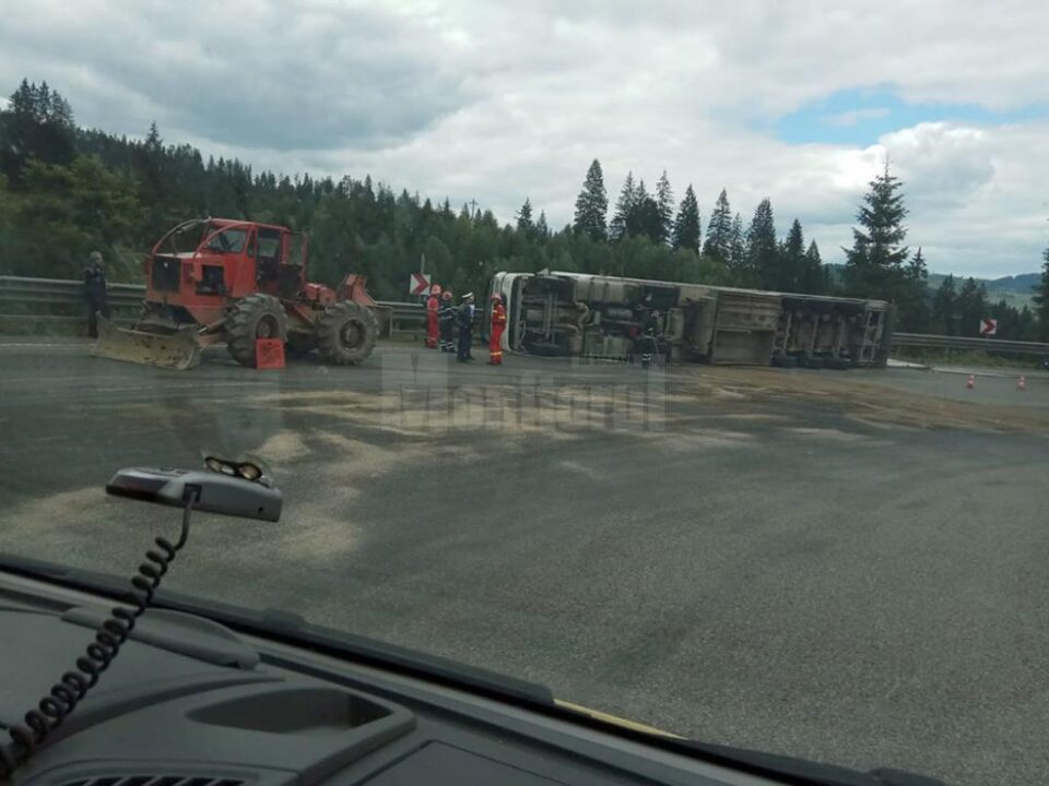 Autotrenul răsturnat pe Mestecăniș