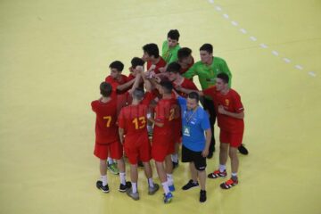 Antrenorul Răzvan Bernicu, la finalul unui time-out de la Trofeul Carpați