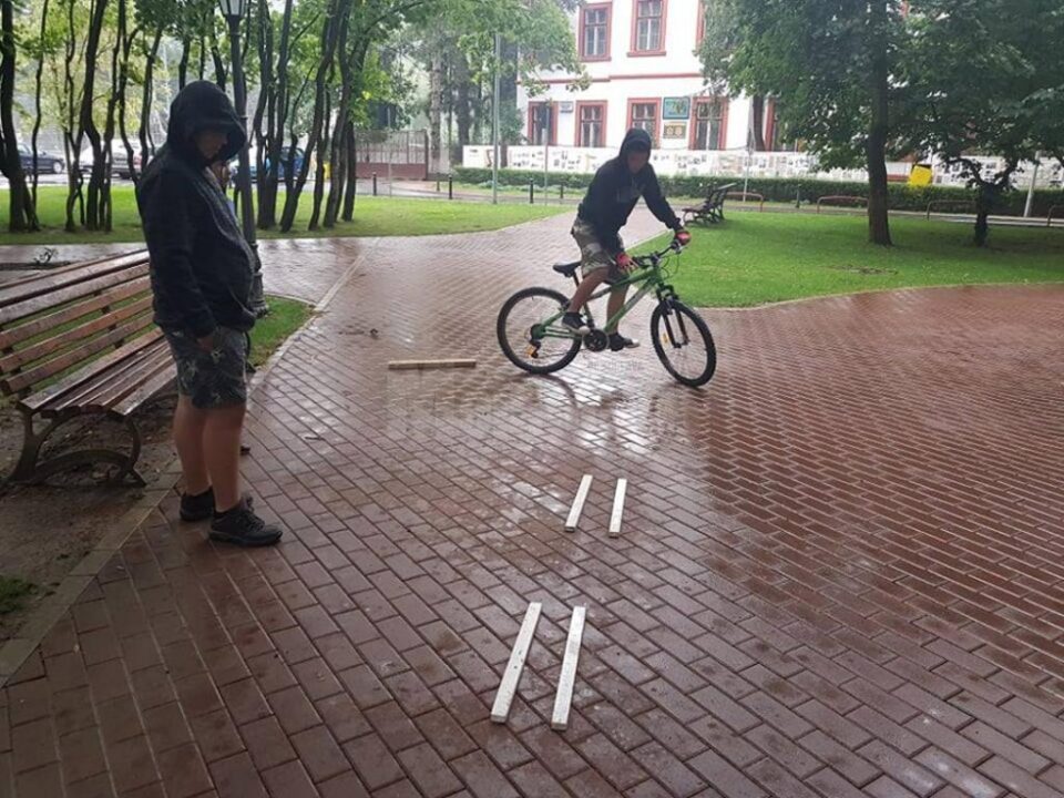Elevi din comuna Slatina, pe podiumul unui concurs național de îndemânare pe bicicletă și educație rutieră
