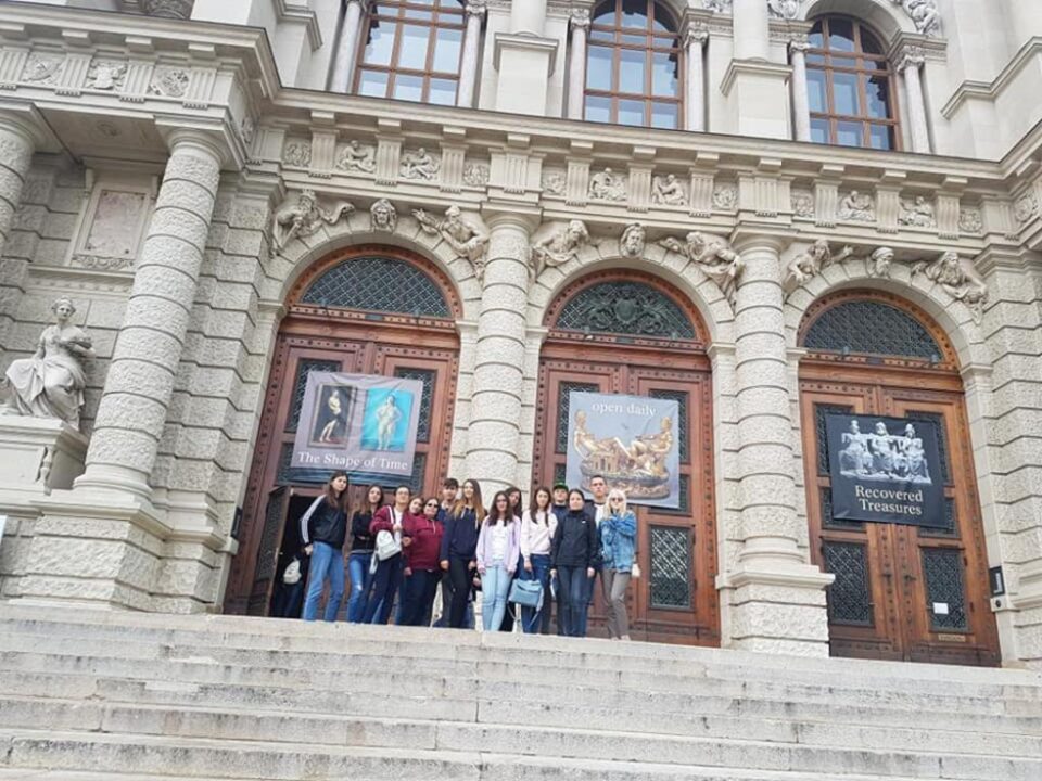 15 elevi de la Colegiul „Mihai Eminescu” au vizitat Budapesta și Viena printr-un proiect european