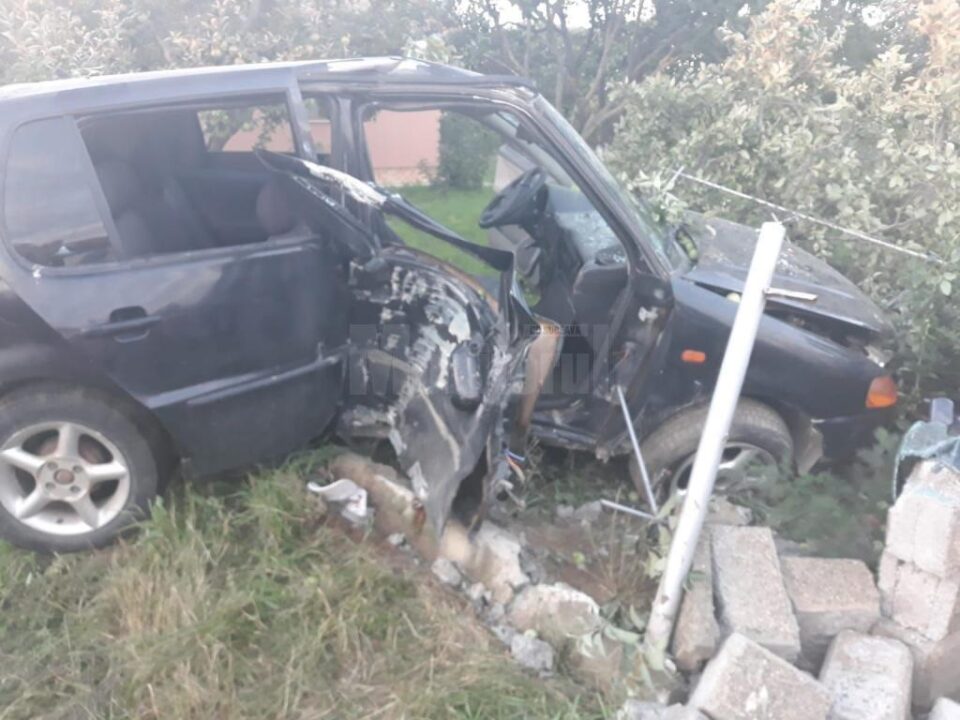 Impactul lateral cu gardul a fost deosebit de violent