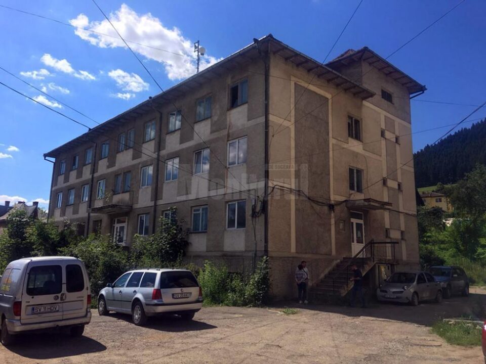 Clădirea achiziționată acum 12 ani este practic o ruină, iar polițiștii cărora le era destinată nu au folosit-o nici măcar un minut