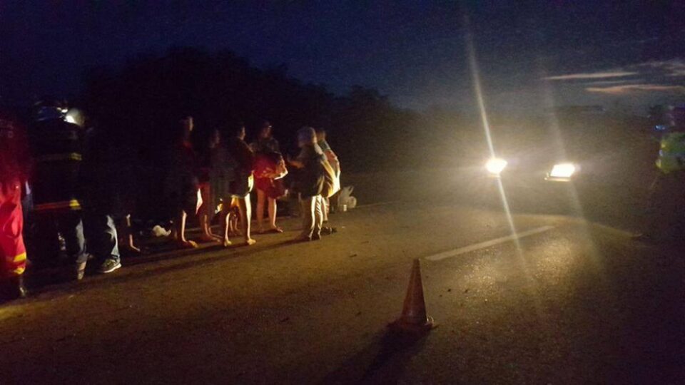 Un autocar cu 43 de copii s-a răsturnat aseară la Dănila