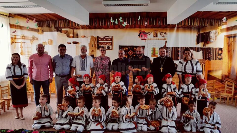 Programul cultural-educativ „Șezătoarea - tradiție românească”