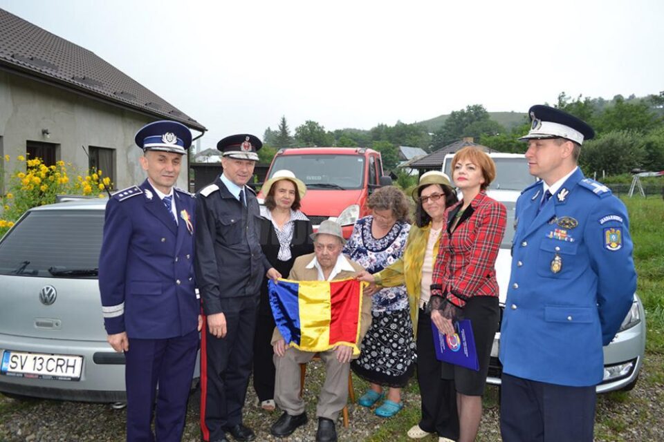 Șase suceveni născuți în 1918 au fost vizitati personal de prefectul de Suceava și șefii structurilor MAI