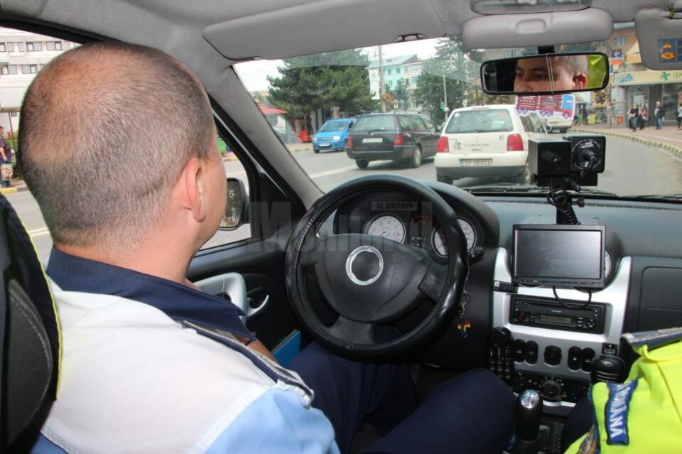Șofer prins circulând cu 107 km/h în localitate