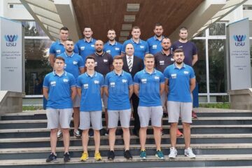 Echipa de handbal a USV, alături de conducerea instituției