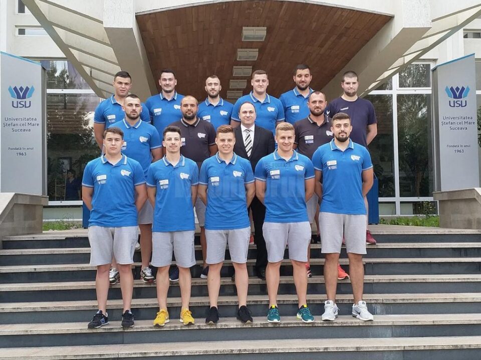 Echipa de handbal a USV, alături de conducerea instituției