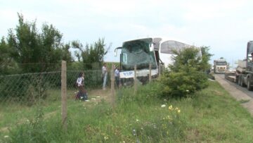 Autocarul în care a intrat frontal