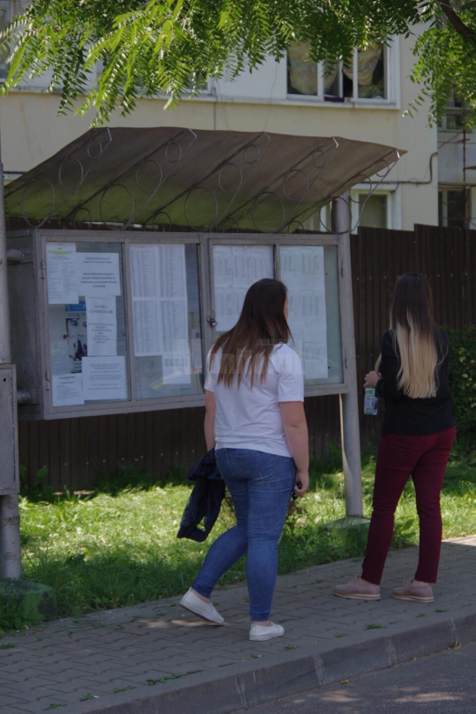 50 de candidați s-au retras, iar 61 au absentat de la proba scrisă a concursului de titularizare 50 de candidați s-au retras, iar 61 au absentat de la proba scrisă a concursului de titularizare