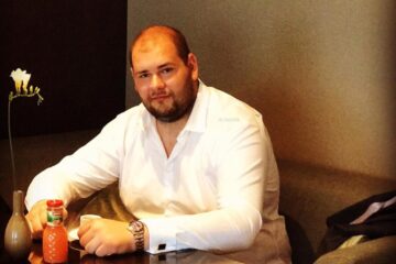 Emanuel Mitric era un tânăr om de afaceri și politician cu o carieră promițătoare