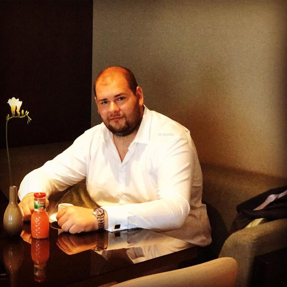 Emanuel Mitric era un tânăr om de afaceri și politician cu o carieră promițătoare