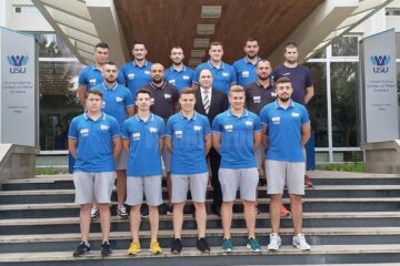 Echipa de handbal a USV, alături de conducerea instituției
