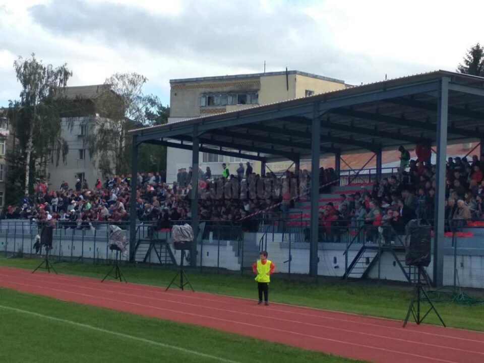 Stadionul Tineretului a fost modernizat în ultimul an pentru a putea găzdui partide de Liga a III-a Stadionul Tineretului a fost modernizat în ultimul an pentru a putea găzdui partide de Liga a III-a