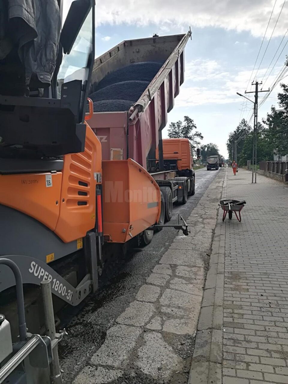Lucrări de asfaltare începute ieri, pe DN 17A