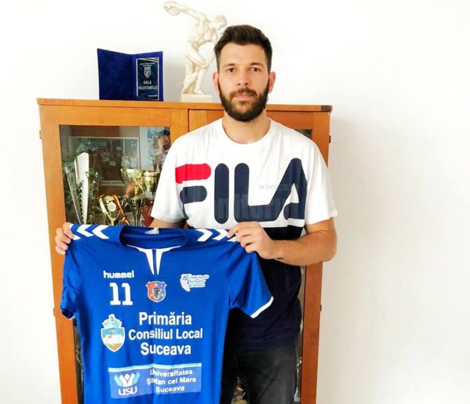 Universitatea s-a întărit cu un inter dreapta grec în vârstă de 25 de ani, Nikolas Siamatas Universitatea s-a întărit cu un inter dreapta grec în vârstă de 25 de ani, Nikolas Siamatas