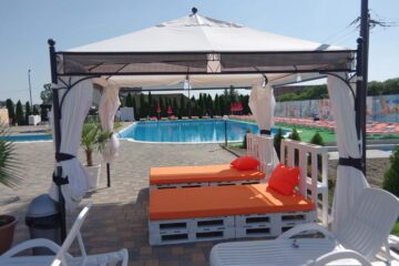 Piscinele Nataly Land își așteaptă clienții cu Dj și multă distracție de vară