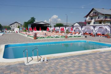 Piscina ca apă sarată de la Nataly Land