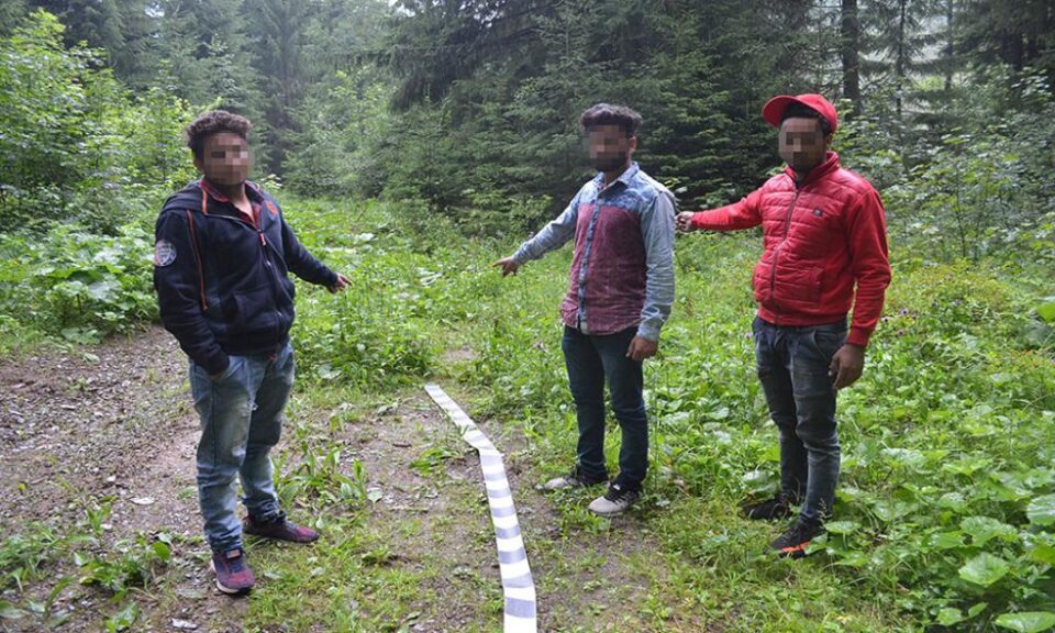 Cei trei migranți indieni