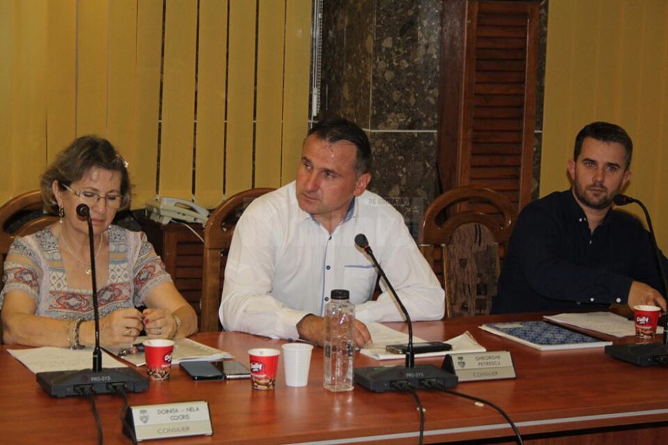 Cristian Boberschi a revenit în deliberativul local după un an și jumătate, dar numai după demisia forțată a lui Gheorghe Petrescu