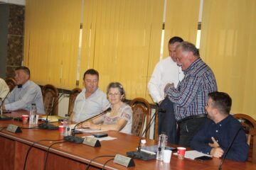 Cristian Boberschi a revenit în deliberativul local după un an și jumătate, dar numai după demisia forțată a lui Gheorghe Petrescu