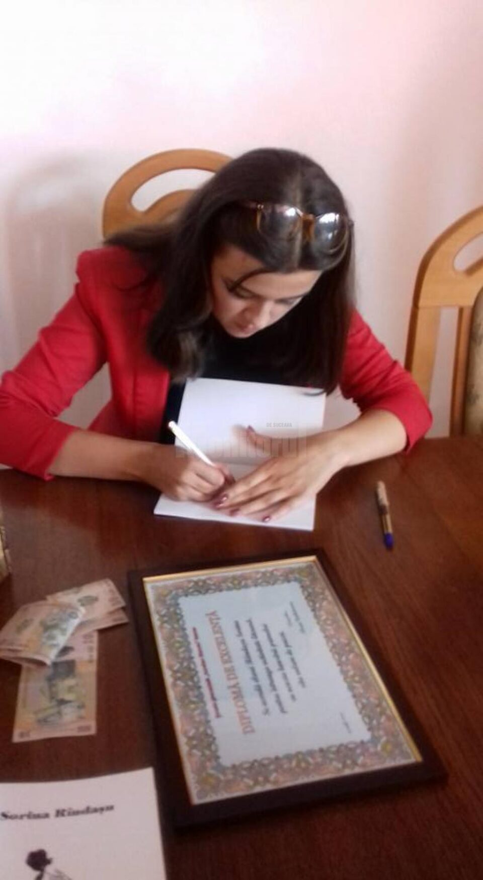 Lansarea volumului de poezie de debut "Paisprezece vieți și încă o eternitate" al elevei Sorina Rîndașu Lansarea volumului de poezie de debut "Paisprezece vieți și încă o eternitate" al elevei Sorina Rîndașu