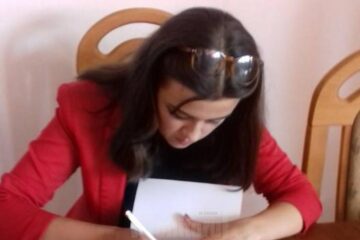 Lansarea volumului de poezie de debut "Paisprezece vieți și încă o eternitate" al elevei Sorina Rîndașu