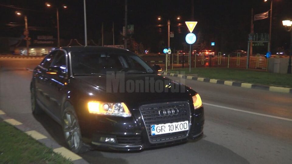 Manevre ca la raliu în centrul Sucevei, cu o mașină scăpată de sub control