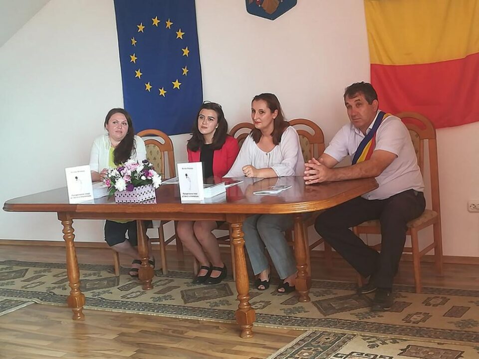 O elevă în vârstă de 15 ani și-a lansat primul volumul de poezie