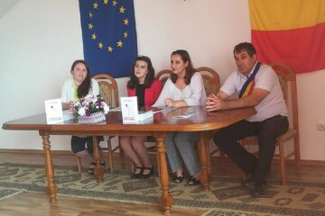 O elevă în vârstă de 15 ani și-a lansat primul volumul de poezie