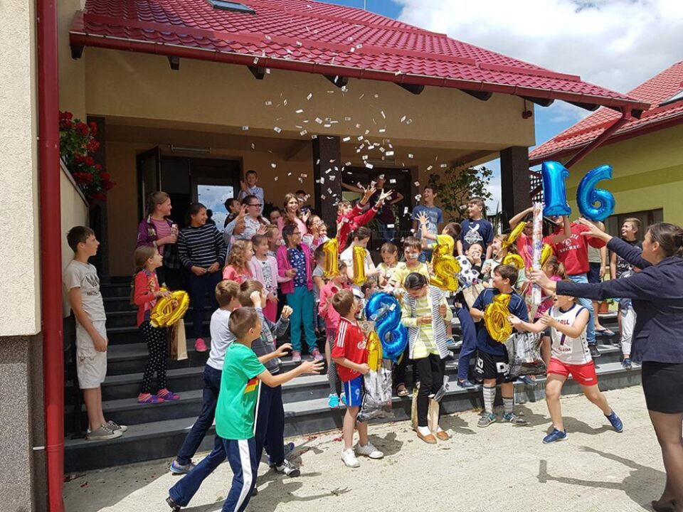 30 de copii de la Așezământul „Sf. Ierarh Leontie” Rădăuți, în tabără la Năvodari