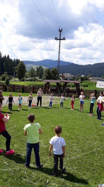 40 de copii au participat la Școala de vară „Joc și descoperire”, la Vatra Moldoviței