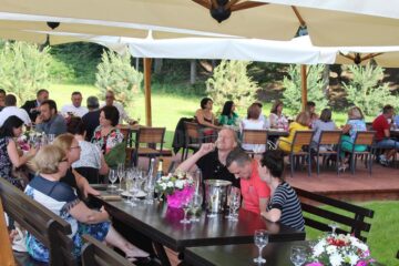 Pensiunea Piatra Pinului, prima din Bucovina certificată cu „Trei pahare” de Ordinul European al Cavalerilor Vinului