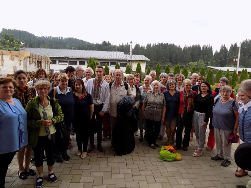 Un grup de belgieni a vizitat Muzeul Ouălor „Lucia Condrea” din Moldovița