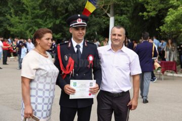 Alin, alături de părinții săi
