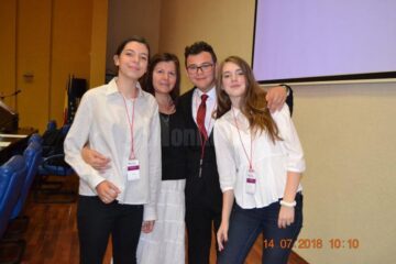 Echipa câștigătoare, alături de prof. Ileana Boteanu