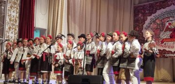 Ansamblul „Mlădițe Bucovinene” de la Școala Gimnazială Nr. 8 Suceava, premiat la Cernăuți