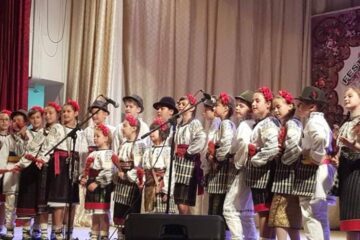 Ansamblul „Mlădițe Bucovinene” de la Școala Gimnazială Nr. 8 Suceava, premiat la Cernăuți