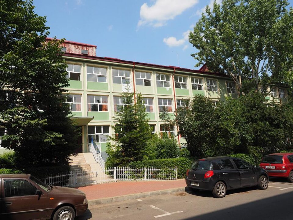 Candidații susțin examenul la Colegiul Tehnic „Samuil Isopescu”