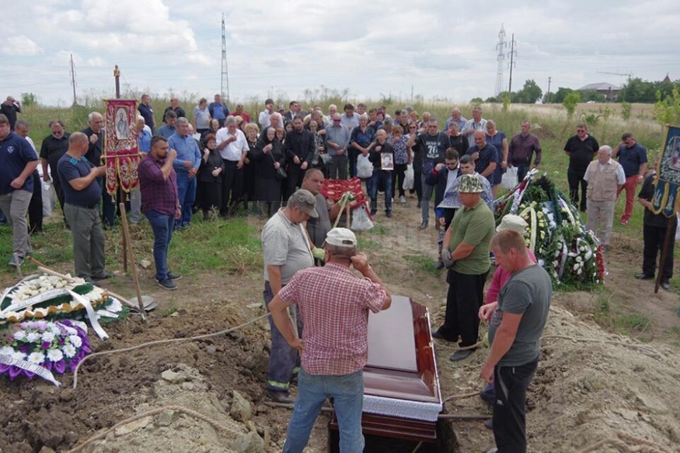 Familia, prietenii, foștii colegi și elevi l-au condus pe ultimul drum pe regretatul antrenor și profesor Petru Panainte