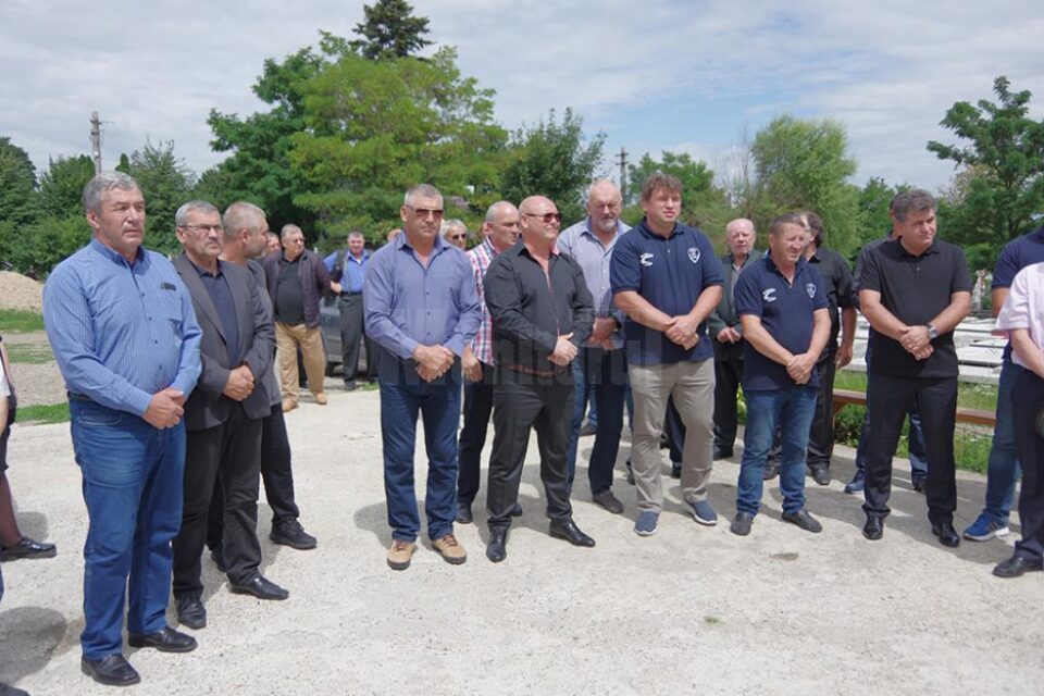 Foștii colegi de echipă si foștii elevi de la rugby au adus un ultim omagiu regretatului antrenor Petru Panainte