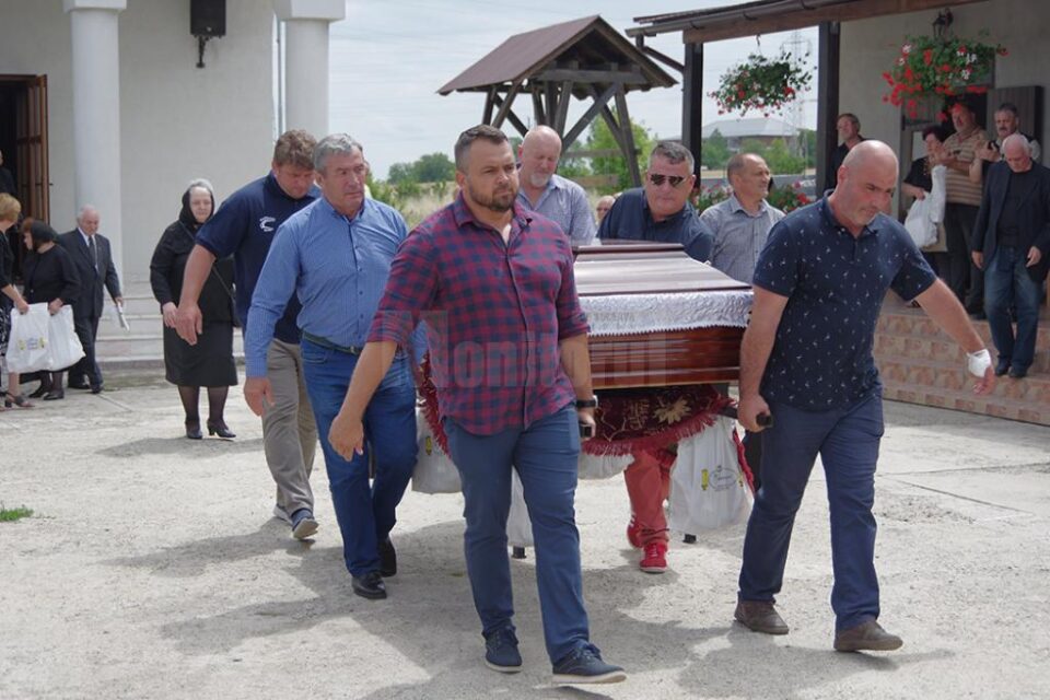 Antrenorul sucevean de rugby Petru Panainte a fost condus pe ultimul drum de familie, colegi, prieteni și foști elevi