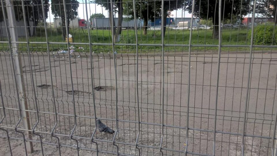 Mizerie și gropi în Vama Siret
