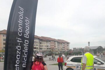 Cu sprijinul unor sponsori și al unor parteneri tradiționali, pe esplanada Casei de Cultură Suceava a fost adusă „bicicleta beată”