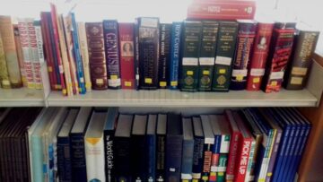 Donație generoasă de carte în limba engleză din partea unei școli londoneze, pentru Casa Corpului Didactic