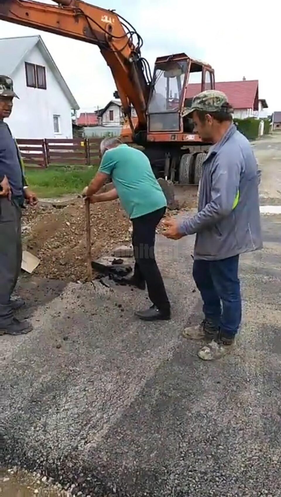 Asfalt spart după o zi, la Rădăuți
