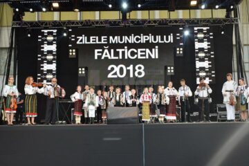 Ansamblurile „Flori de Măr” și „Coronița”